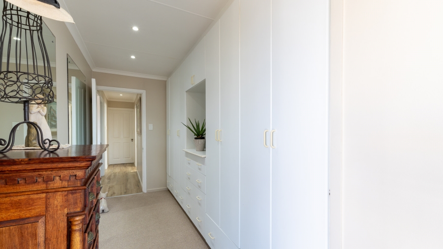 5 Bedroom Property for Sale in Outeniqua Strand Western Cape
